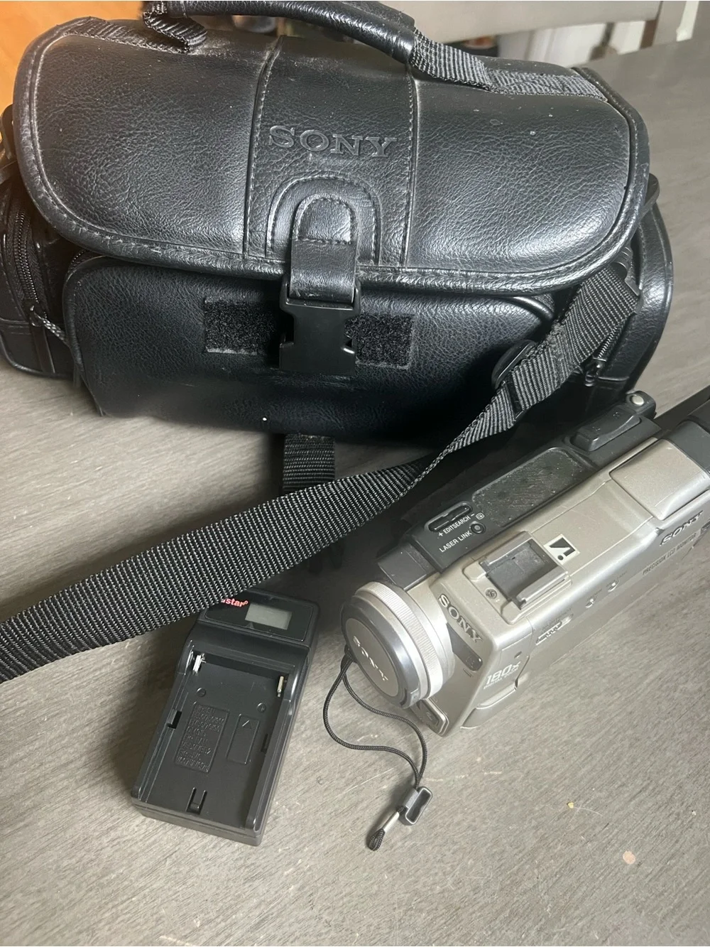 Sony DCR-TRV9 MiniDV Handycam Camcorder/New Battery&Charger+Bag+Lenses+Lights